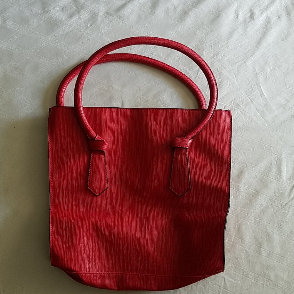 Elizabeth Arden Red Handbag/Tote